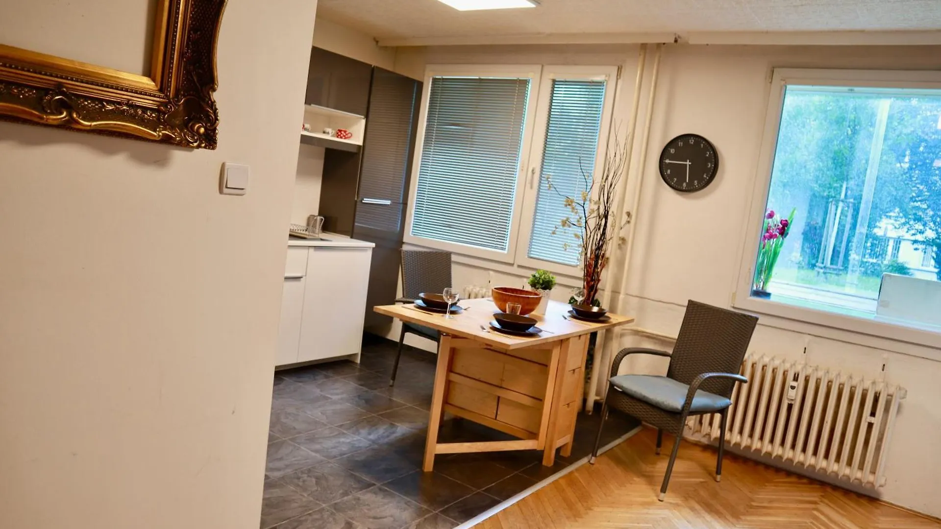 Family Cozy Apartment Metro Access Praha